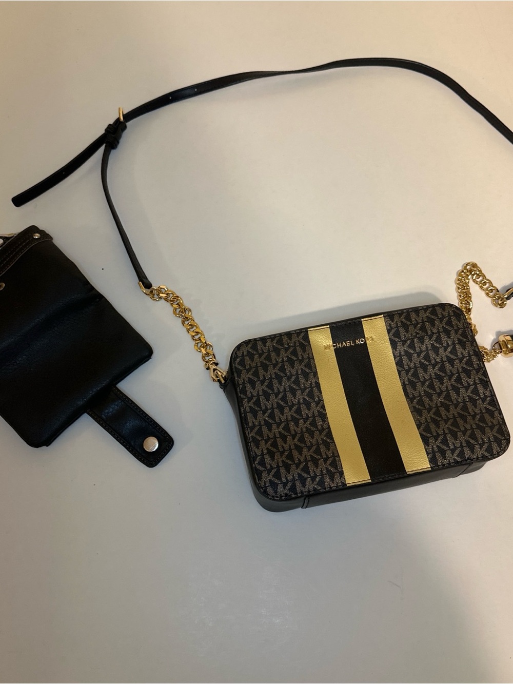 Michael Kors Small Black and Gold Crossbody Bag with Matching Wallet - Picture 3 of 9